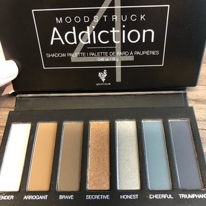 Younique Moodstruck Eyeshadow Palette #4